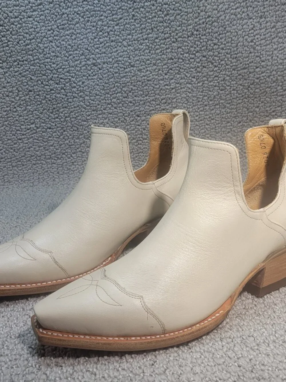 Tecovas The Rosie Women's Size 7.5B Bone Cowhide Bootie Boots